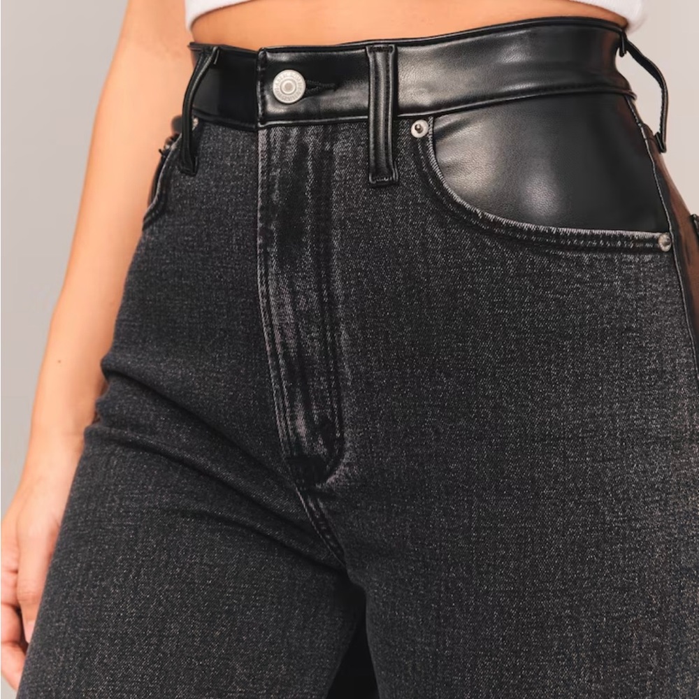 NWOT Abercrombie & Fitch Curve Love Ultra High Rise Ankle Straight Jean